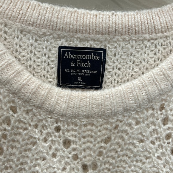 Women’s Abercrombie Sweater - Picture 2 of 3